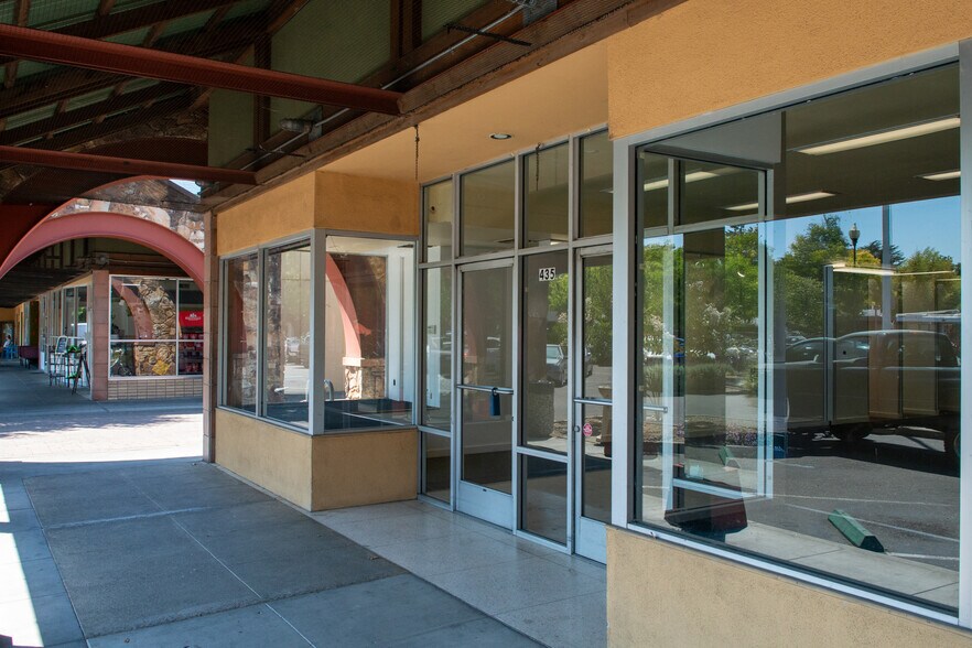 435 Center St, Healdsburg, CA à louer - Photo de l’immeuble – Image 3 sur 32