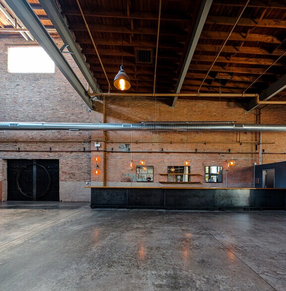 Leavitt Town Lofts portefeuille de 6 biens à vendre sur LoopNet.fr - Photo de l’immeuble – Image 3 sur 20