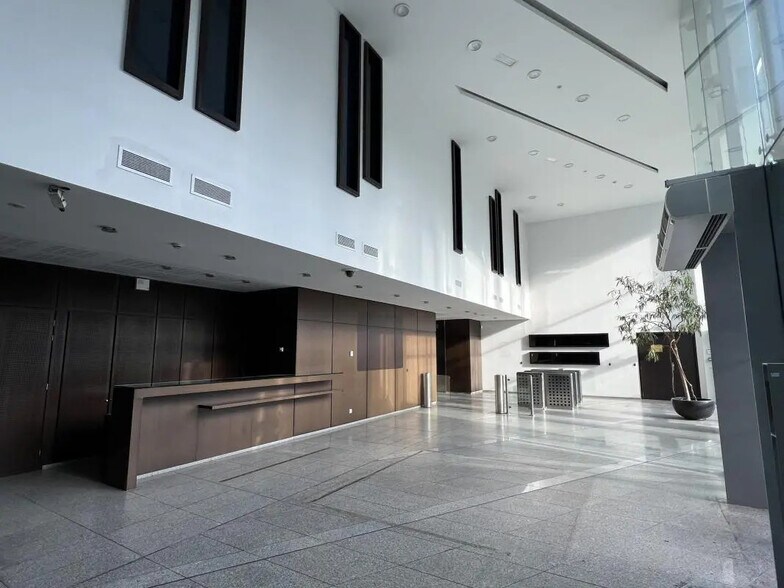 8 Avenue De Lunca, Montigny-le-Bretonneux à louer - Hall d’entrée – Image 2 sur 11