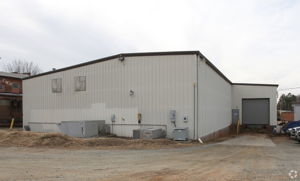 913 Washington St, Graham, NC à louer - Photo de l’immeuble – Image 1 sur 8