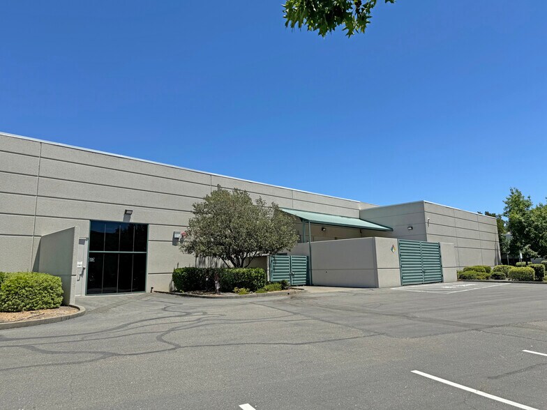 428 Aviation Blvd, Santa Rosa, CA à louer - Photo de l’immeuble – Image 3 sur 3
