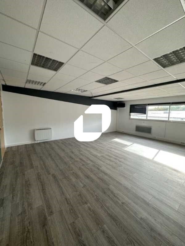 Bureau dans Morainvilliers à louer Photo de l’immeuble– Image 1 sur 12