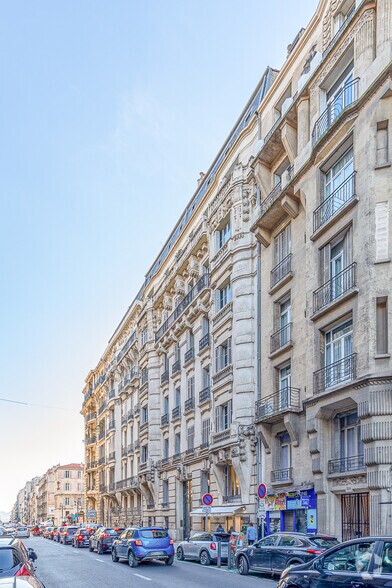Immeuble residentiel dans Marseille à vendre - Photo de l’immeuble – Image 2 sur 4