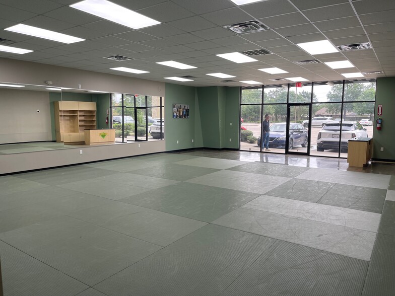 13107-13141 W Lake Houston Pky, Houston, TX à louer - Photo intérieure – Image 1 sur 11