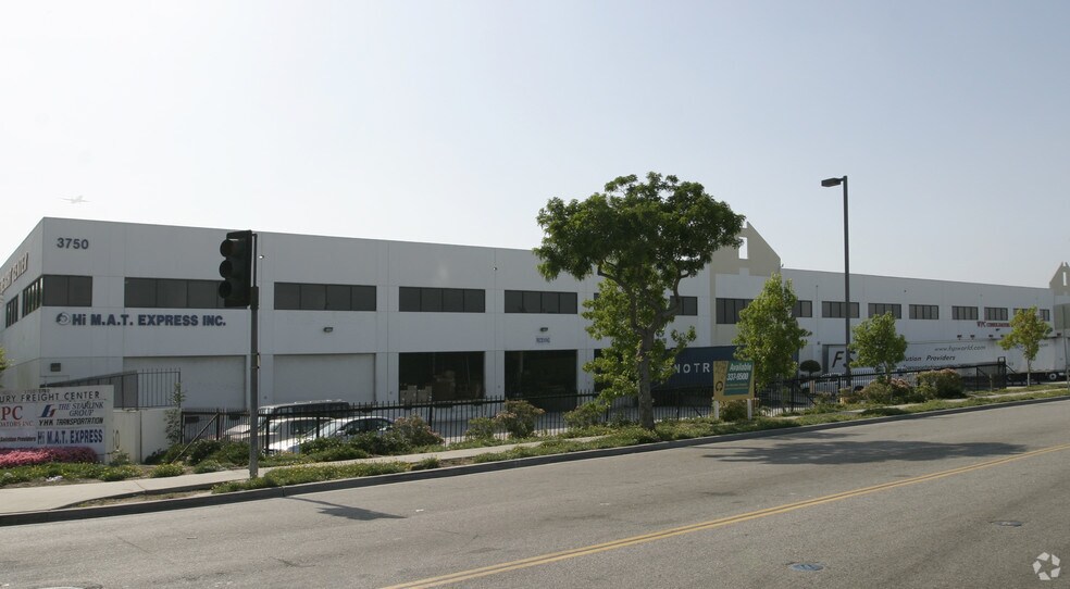 Century Blvd, Inglewood, CA à louer - Photo de l’immeuble – Image 2 sur 11