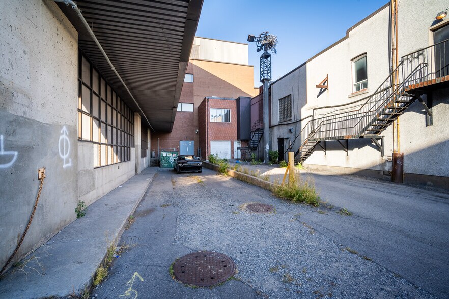 10719-10721 Rue Lajeunesse, Montréal, QC à louer - Photo de l’immeuble – Image 3 sur 16