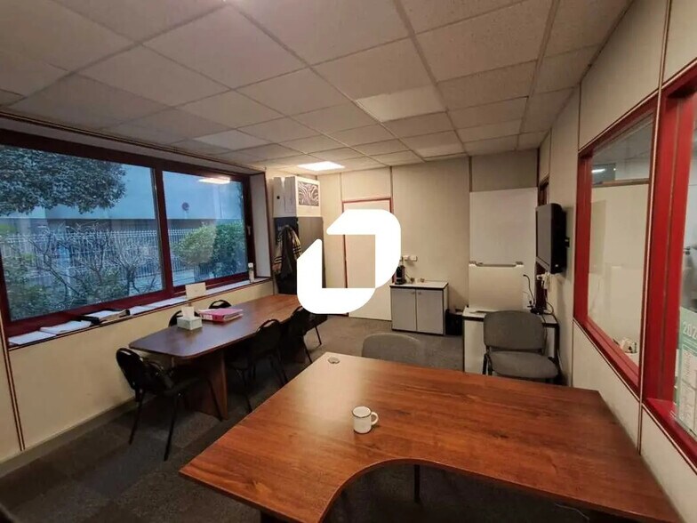 Bureau dans La Garenne-Colombes à louer - Photo de l’immeuble – Image 2 sur 6