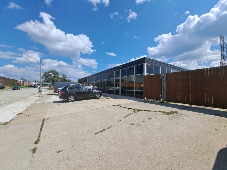 625 Factory Rd, Addison, IL à vendre - Photo de l’immeuble – Image 2 sur 35