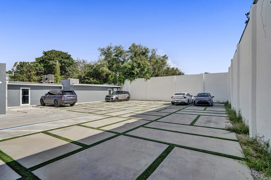 530 NW 54th St, Miami, FL à louer - Photo de l’immeuble – Image 2 sur 42
