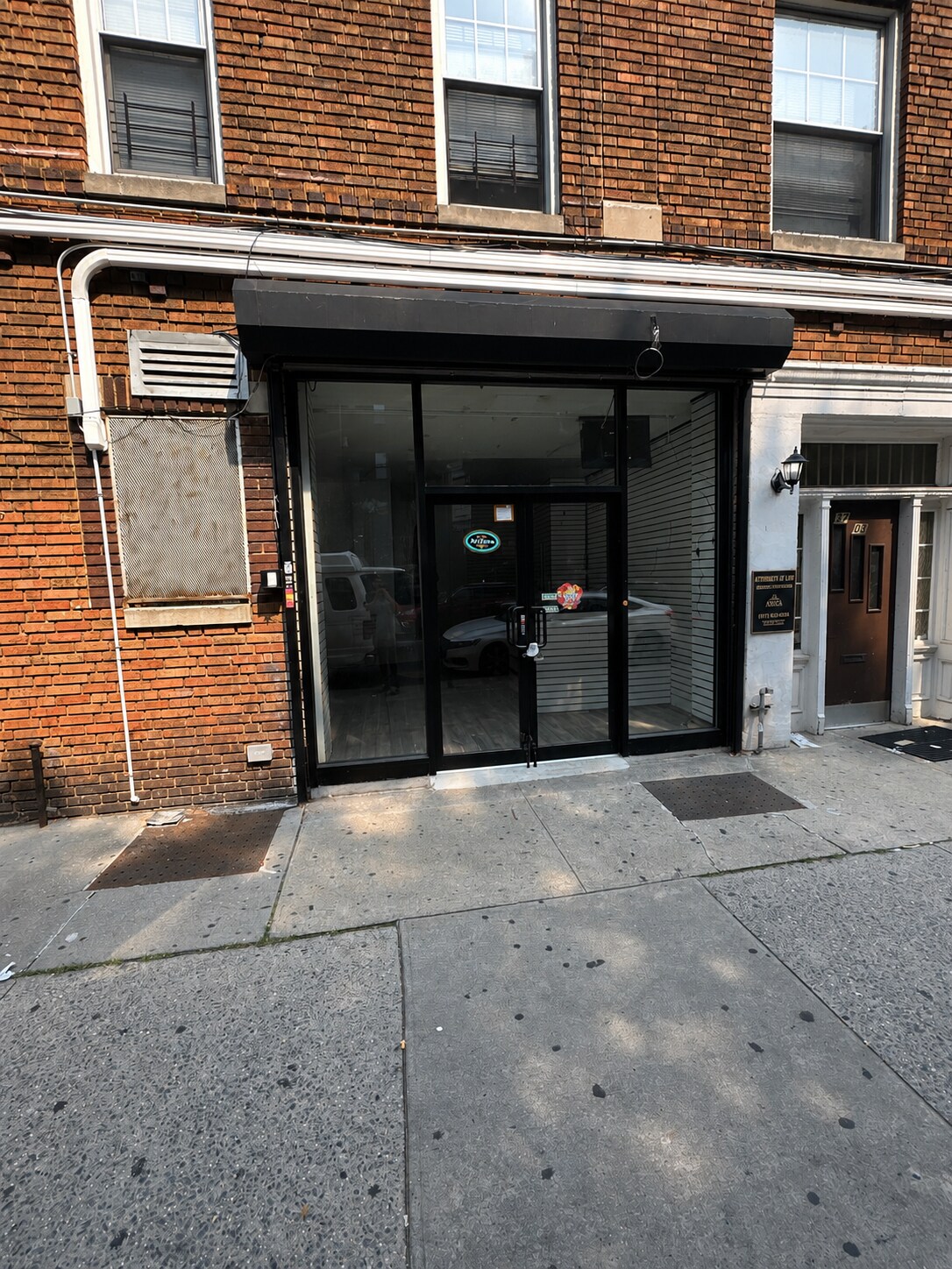 81-02 37th Ave, Jackson Heights, NY à louer Photo de l’immeuble– Image 1 sur 5