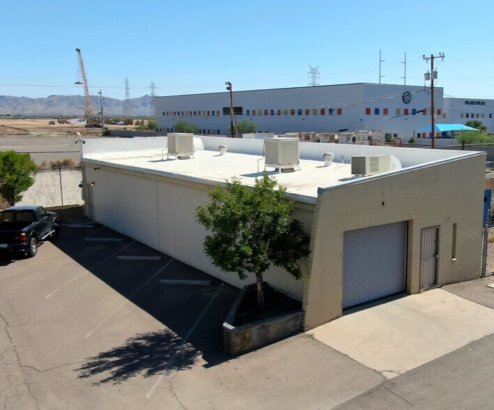 201 W Gibson Ln, Phoenix, AZ à vendre - Photo principale – Image 1 sur 1