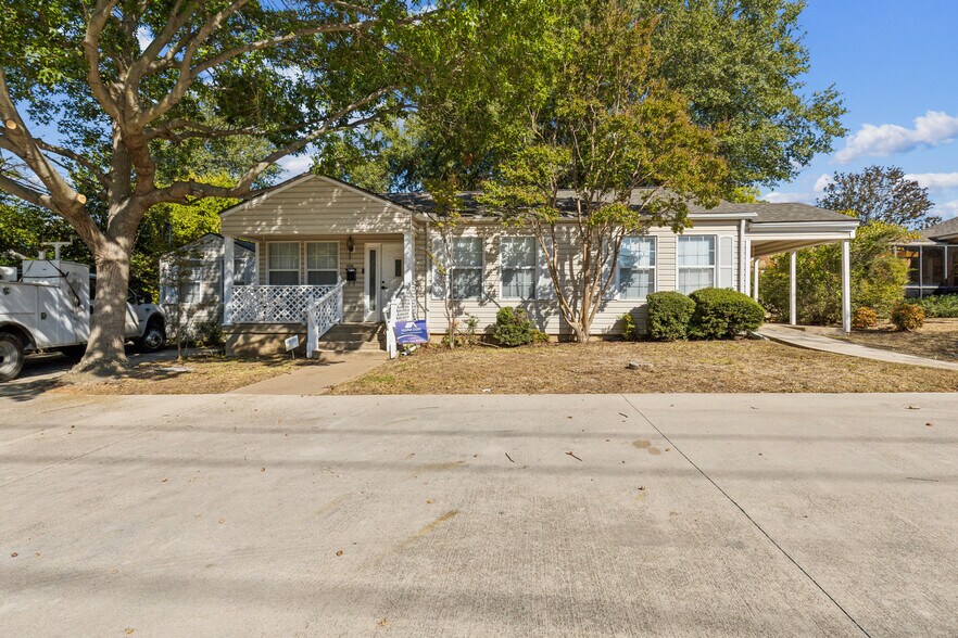 1313 W Abram St, Arlington, TX à louer - Photo principale – Image 1 sur 19