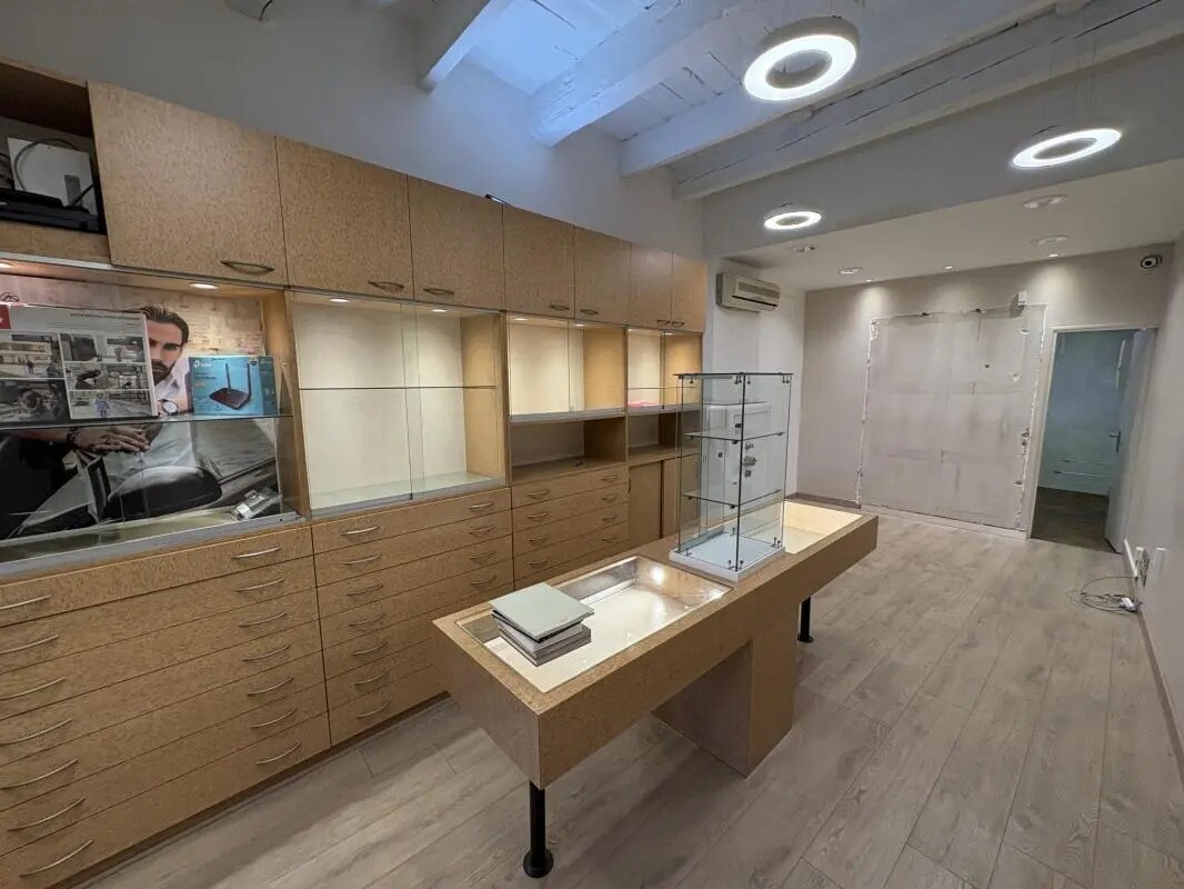 Local commercial dans Marseille à vendre Photo intérieure– Image 1 sur 8