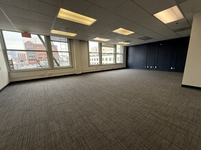 310 SW 4th Ave, Portland, OR à louer Photo intérieure– Image 2 sur 2