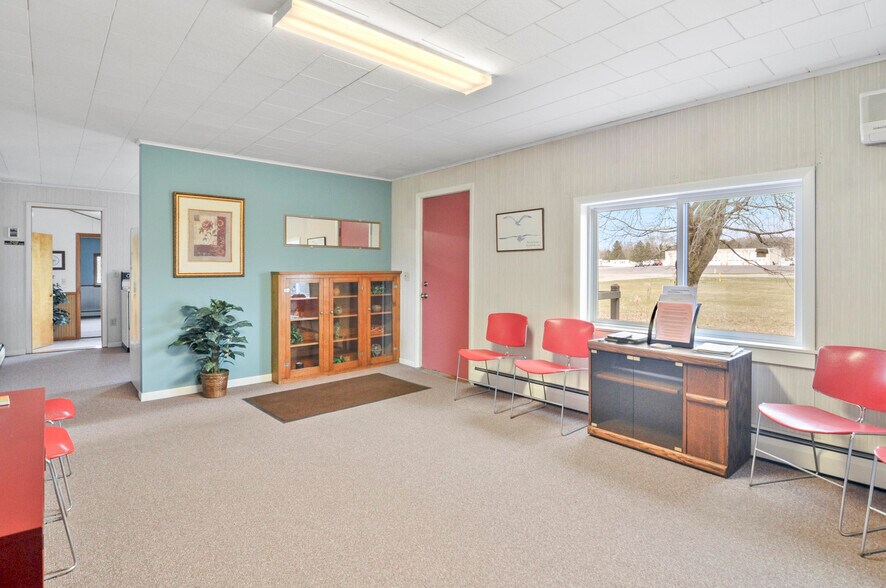 18554 Northland Dr, Big Rapids, MI à vendre - Photo intérieure – Image 2 sur 7