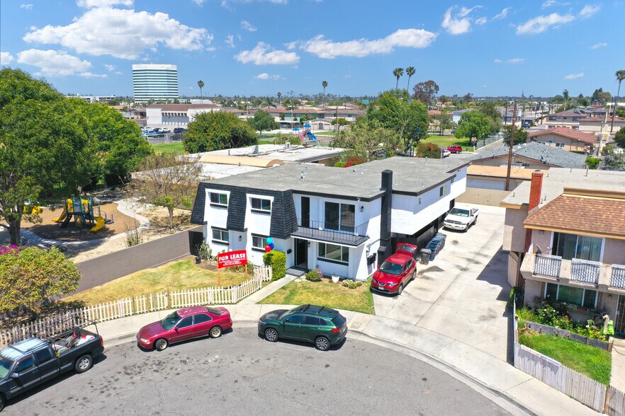 17372 Dairyview Cir, Huntington Beach, CA à vendre - Photo de l’immeuble – Image 3 sur 12