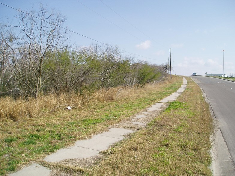 I-37 Frontage Rd, Corpus Christi, TX à louer - Photo de l’immeuble – Image 3 sur 4