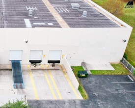 14240 Palmetto Frontage Rd, Miami Lakes, FL à louer Photo intérieure– Image 2 sur 16
