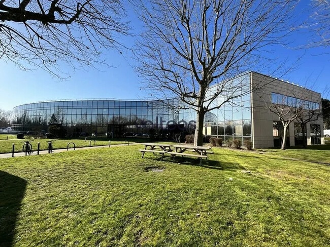 Plus de détails pour 8 Rue Maryse Hilsz, Toulouse - Bureau à louer