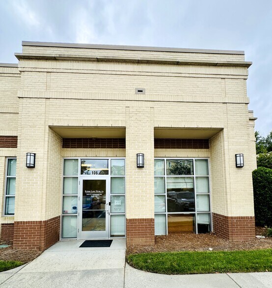 2620 Arrowood Rd, Charlotte, NC à vendre - Photo de l’immeuble – Image 2 sur 11