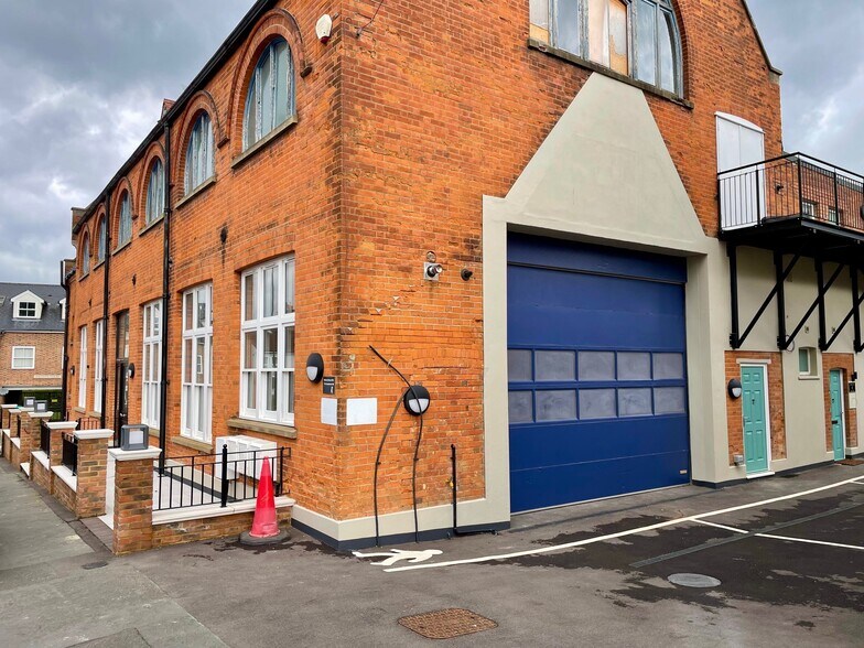 Lesbourne Rd, Reigate à louer - Photo de l’immeuble – Image 2 sur 5