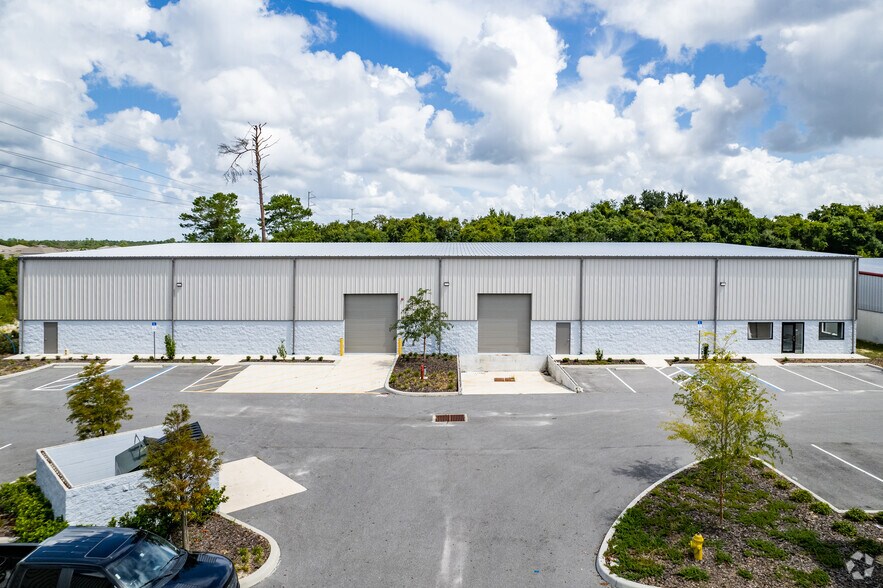 260-278 Springview Commerce Dr, DeBary, FL à louer - Photo principale – Image 3 sur 8