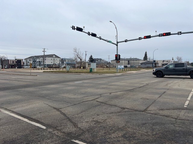 9722-9734 99 Av, Grande Prairie, AB à vendre - Photo de l’immeuble – Image 2 sur 3