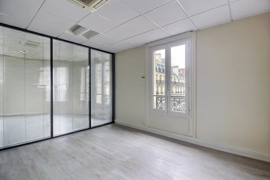 40 Rue De Châteaudun, Paris à louer - Photo de l’immeuble – Image 2 sur 8