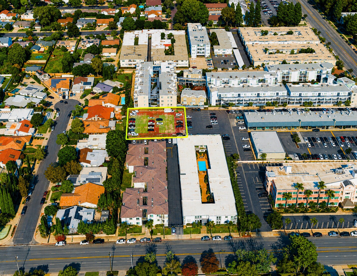 9532 Gladbeck Ave, Northridge, CA à louer Photo principale– Image 1 sur 6