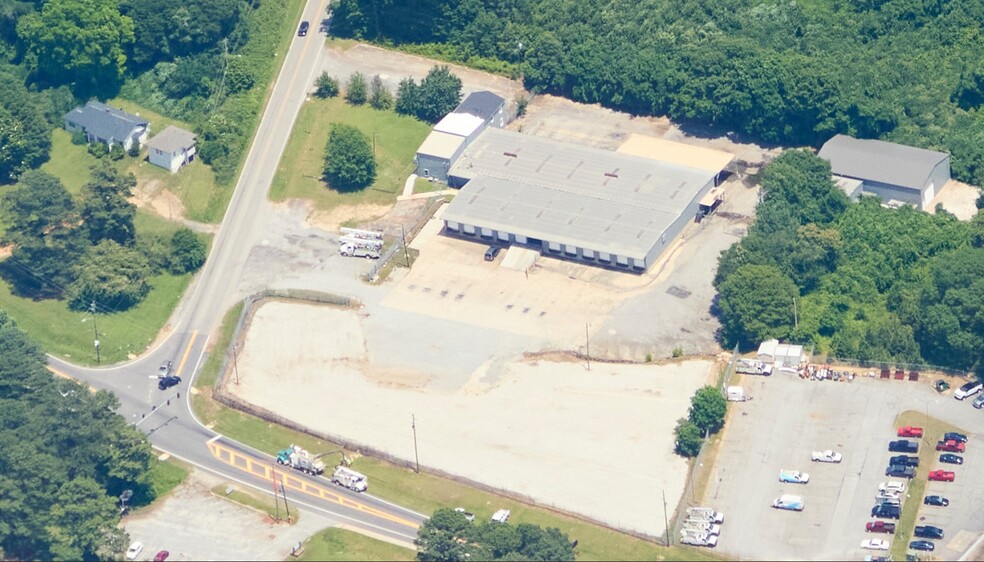 1023 Rock Cut Rd, Forest Park, GA à louer - Photo de l’immeuble – Image 2 sur 7