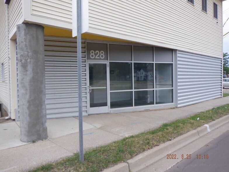 842 Portage St, Kalamazoo, MI à vendre - Photo de l’immeuble – Image 3 sur 7