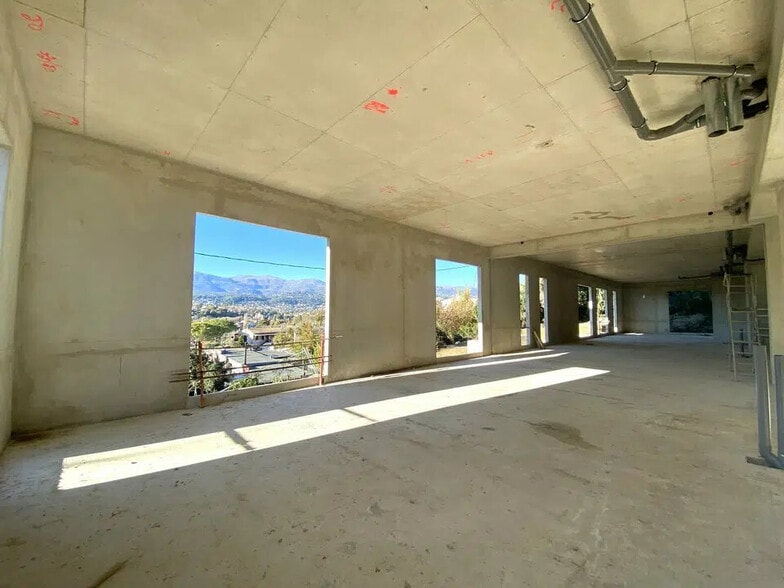 Bureau dans Cagnes-sur-Mer à vendre - Photo de l’immeuble – Image 1 sur 7