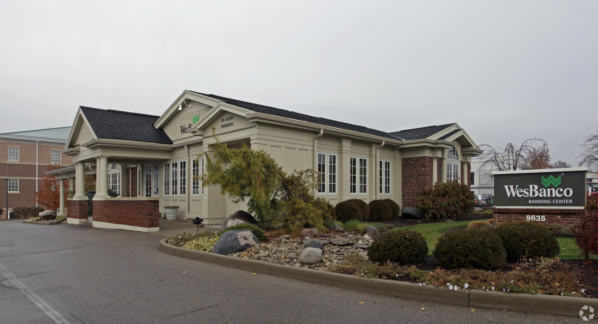 9635 Montgomery Rd, Cincinnati, OH à louer Photo principale– Image 1 sur 3
