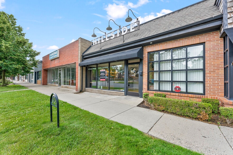 19487 Mack Ave, Grosse Pointe, MI à louer - Photo de l’immeuble – Image 2 sur 20
