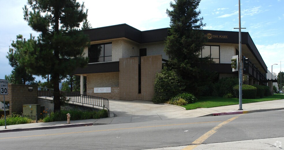 1150 Foothill Blvd, La Cañada Flintridge, CA à louer - Photo de l’immeuble – Image 2 sur 16