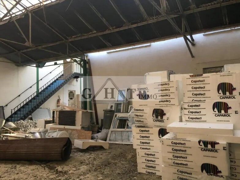 Industriel/Logistique dans Saint-Maurice à vendre - Photo de l’immeuble – Image 2 sur 11