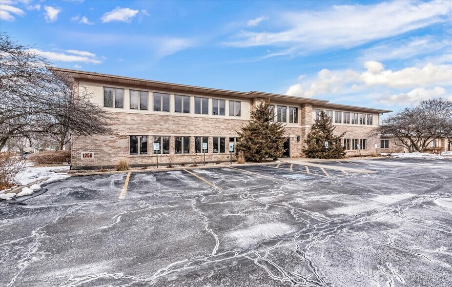 1250 Larkin Ave, Elgin, IL à vendre - Photo de l’immeuble – Image 3 sur 51