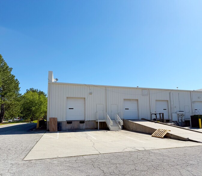 329 Gees Mill Business Pky NE, Conyers, GA à louer - Photo de l’immeuble – Image 2 sur 8