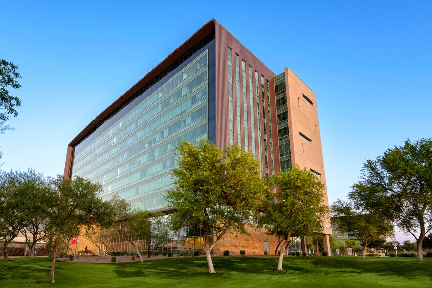 4025 S Riverpoint Pky, Phoenix, AZ à vendre - Photo de l’immeuble – Image 3 sur 12