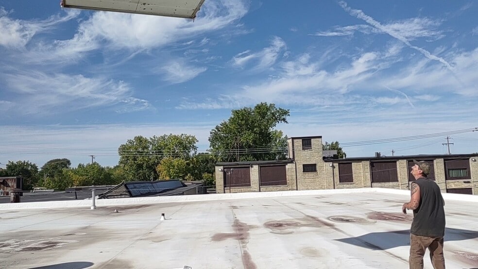 737 W Cleveland Ave, Milwaukee, WI à vendre - Photo de l’immeuble – Image 3 sur 19