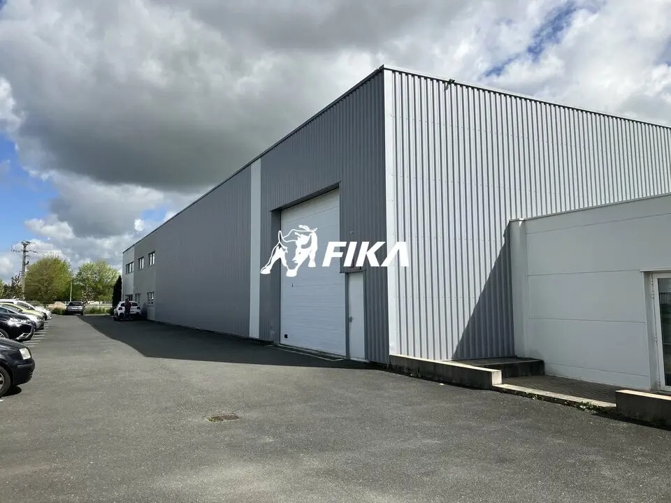 Local d'activités dans Beychac-et-Caillau à vendre Photo de l’immeuble– Image 1 sur 13