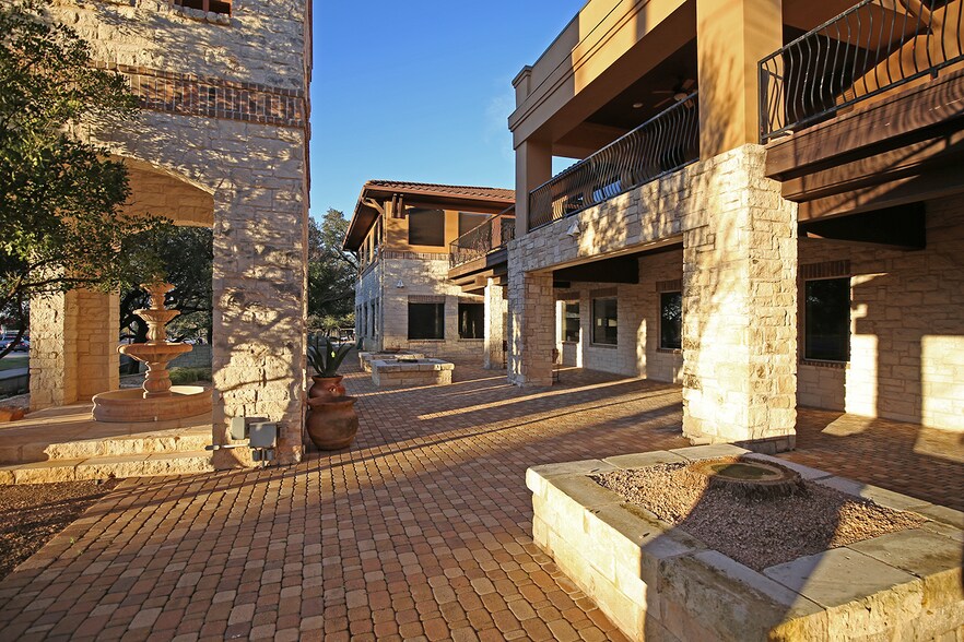 2101 Lakeway Blvd, Lakeway, TX à louer - Photo de l’immeuble – Image 3 sur 5