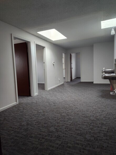 28855 Van Dyke Ave, Warren, MI à louer - Photo de l’immeuble – Image 2 sur 17