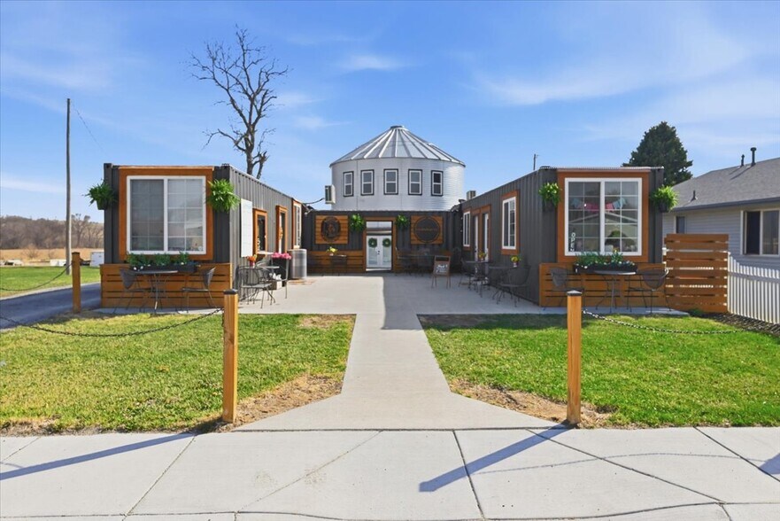 131 3rd St, Underwood, IA à vendre - Photo de l’immeuble – Image 3 sur 44