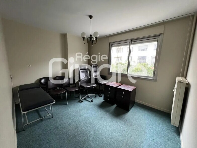 Local d’activités dans Villeurbanne à louer - Photo de l’immeuble – Image 2 sur 21