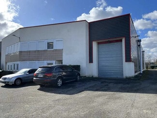 Plus de détails pour 15 Rue Jean Zay, Saint-Priest - Bureau, Local d'activités à louer