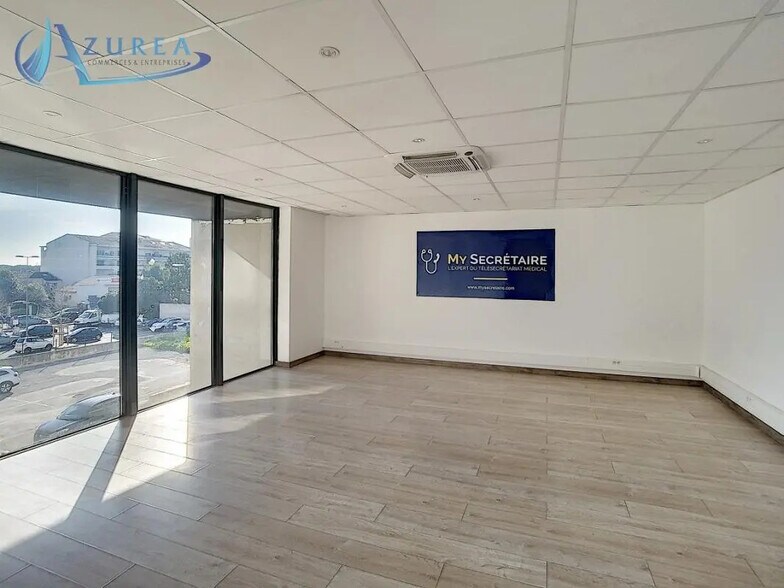 Bureau dans CANNES-LA-BOCCA à louer - Photo de l’immeuble – Image 3 sur 5