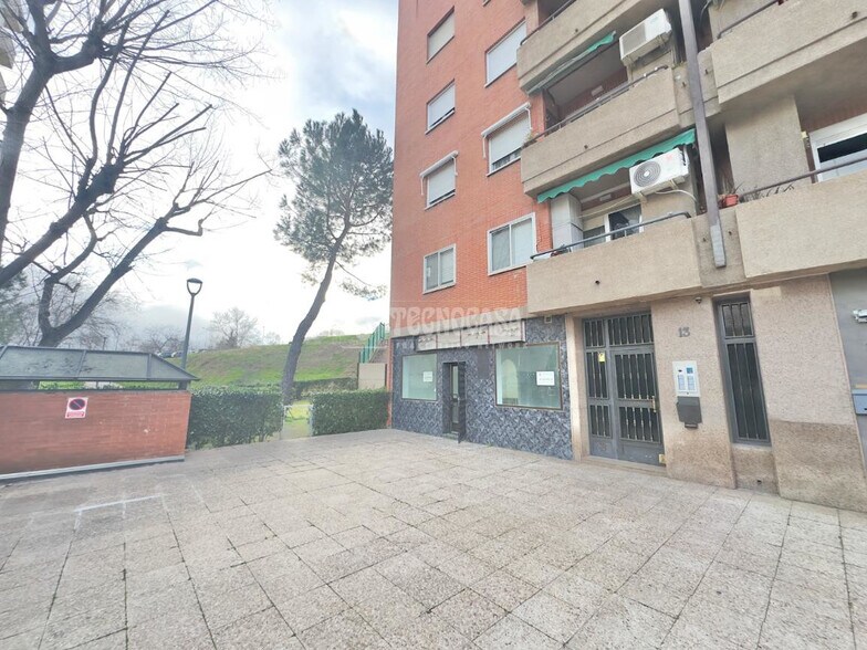 Local commercial dans Móstoles, Madrid à louer - Photo de l’immeuble – Image 2 sur 2