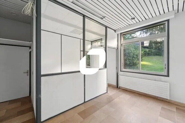 Plus de détails pour Local d'activités à louer