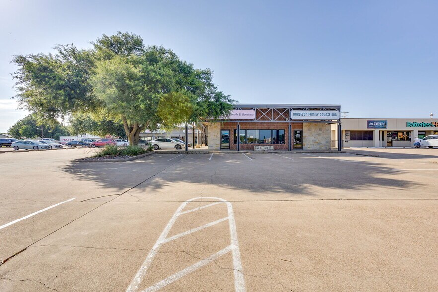 437 SW Wilshire Blvd, Burleson, TX à louer - Photo de l’immeuble – Image 2 sur 9